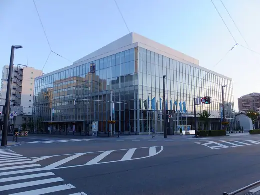 Photo 2: Exterior