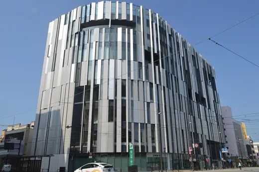 Photo 1: Exterior