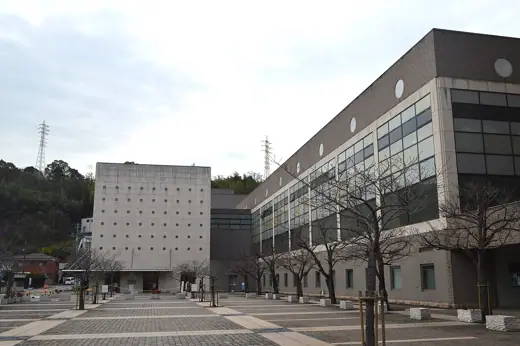 Photo 1: Exterior