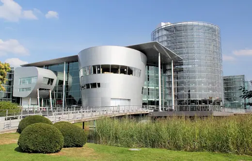 Photo 2: Exterior · Volkswagen Transparent Factory in Dresden