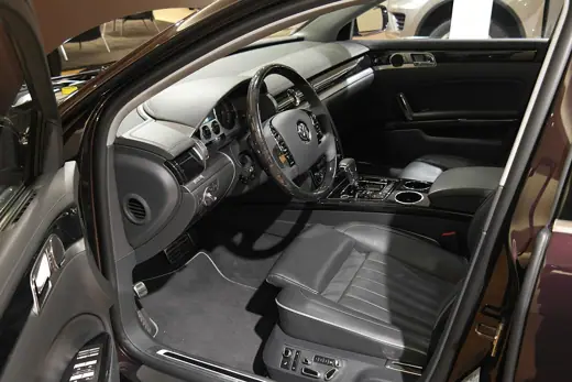 Photo 5: Interior · Gläserne Manufaktur von Volkswagen in Dresden in Sachsen, Fahrzeugsmodelle, Mustermodelle