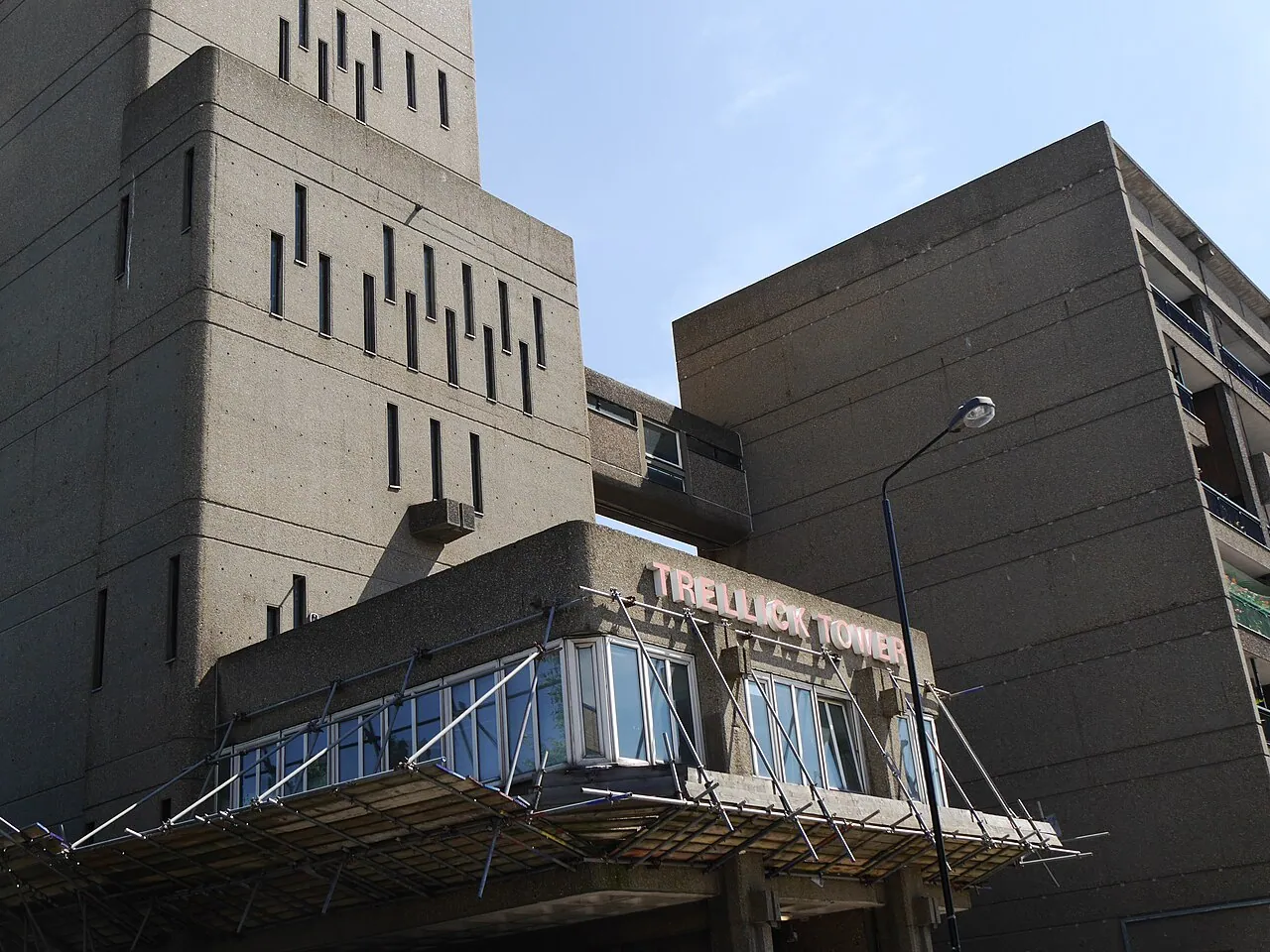 Trellick Tower: Exterior