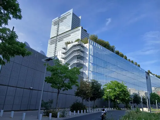 Photo 2: Exterior · paris clichy batignolles building justice