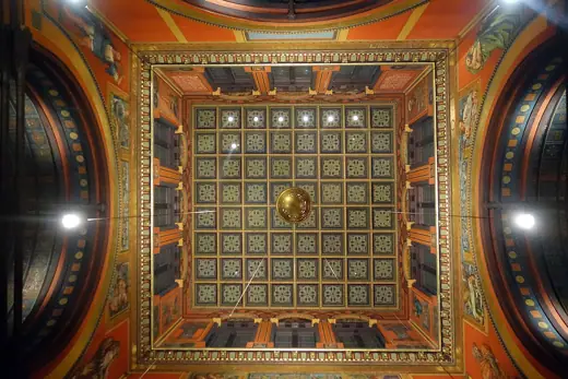 Photo 4: Interior