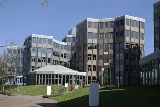 Photo 3: Exterior