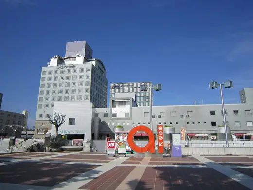 Photo 2: Exterior