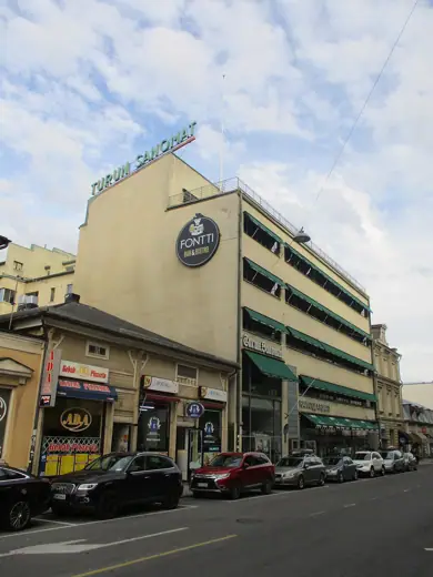 Photo 2: Exterior