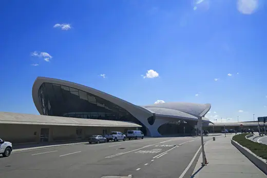 Photo 4: Exterior · TWA Flight Center, side angle