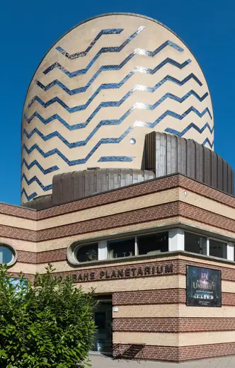 Photo 3: Exterior