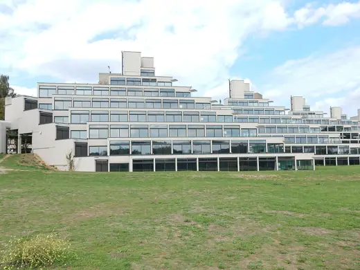 Photo 2: Exterior