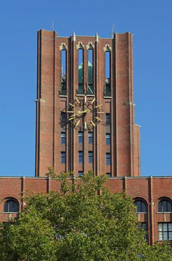 Photo 2: Exterior