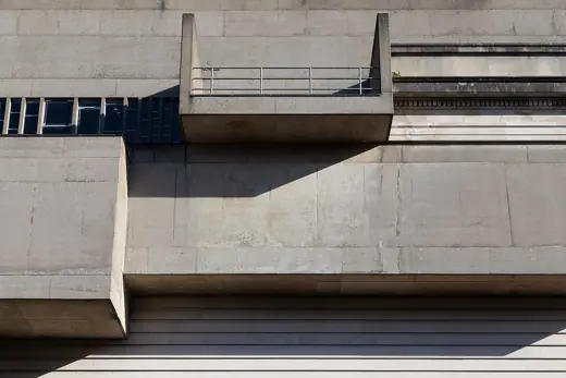 Photo 2: Exterior