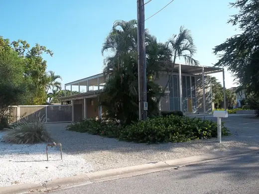 Photo 3: Exterior · Sarasota, Florida : The Umbrella House