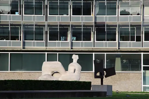 Photo 2: Exterior