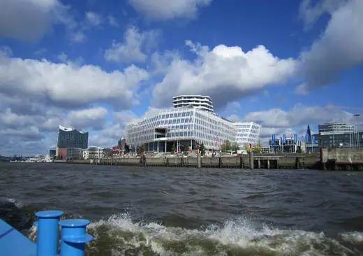 Photo 2: Exterior