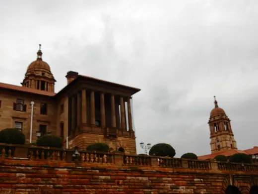 Photo 4: Exterior · Veduta Union Buildings