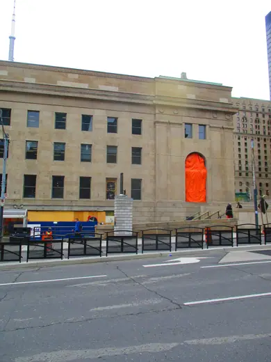 Photo 4: Exterior · Reconstructing the east facade of Toronto's Union Station, 2017 04 19 -b