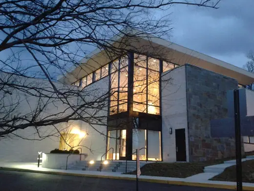 Photo 1: Exterior