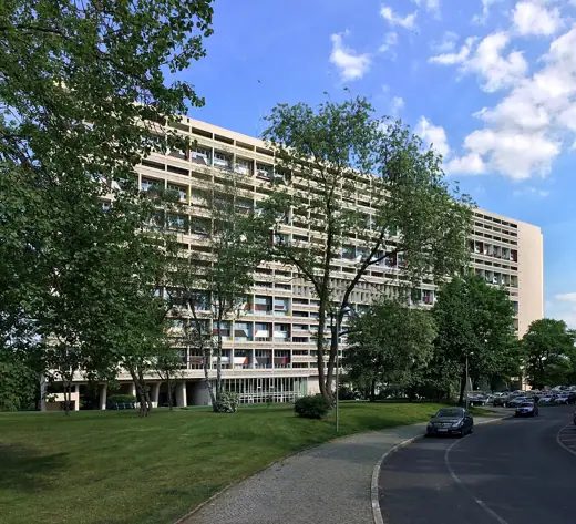 Photo 2: Exterior