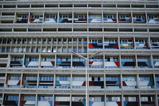 Photo 3: Exterior