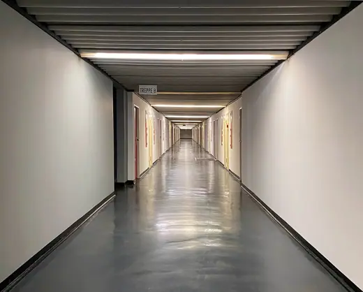Photo 6: Interior · Corbusierhaus Berlin, Zentralflur