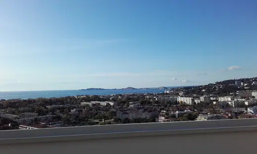 Photo 4: Context · Marseille, Cité radieuse vue actuelle sur la mer depuis la terrasse