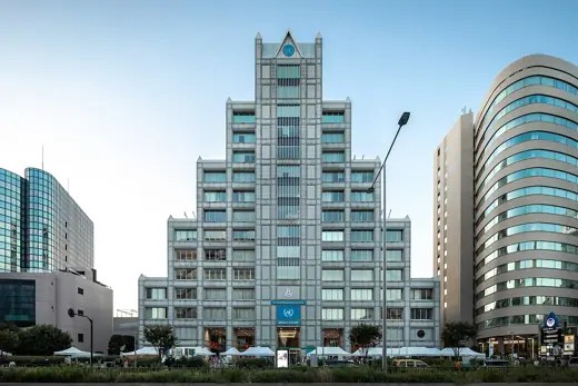 Photo 2: Exterior