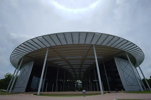 Photo 4: Exterior · Chancellor Complex