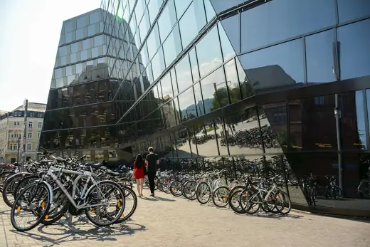 Photo 2: Exterior
