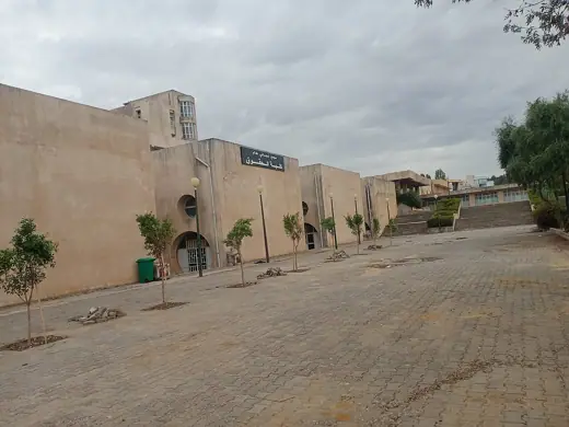 Photo 4: Exterior