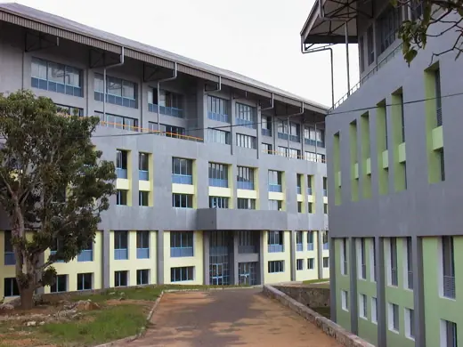 Photo 2: Exterior