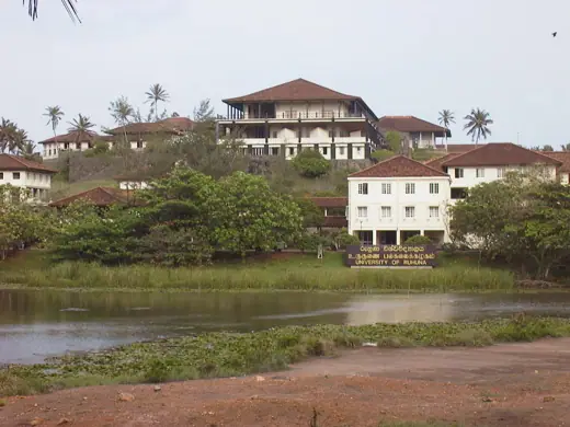 Photo 3: Exterior · (chinthaka kumarsiri)