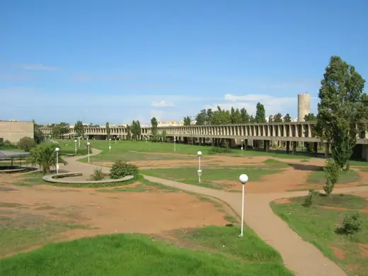 Photo 2: Exterior