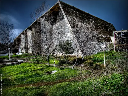 Photo 1: Exterior