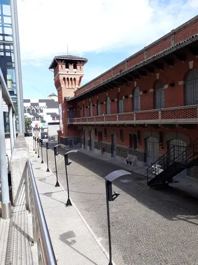 Photo 3: Exterior