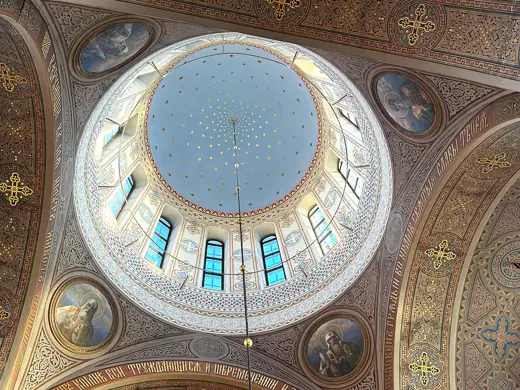 Photo 4: Interior