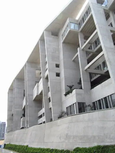 Photo 4: Exterior · Universidad de Ingeniería y Tecnología - UTEC costado av Quebrada Armendariz