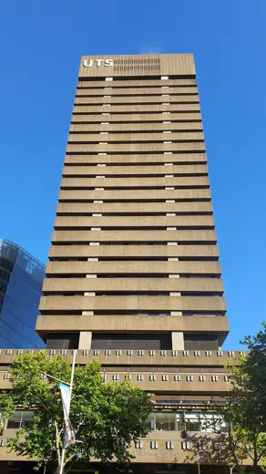 Photo 1: Exterior