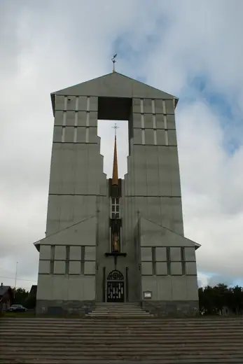 Photo 1: Exterior