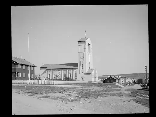 Photo 2: Exterior
