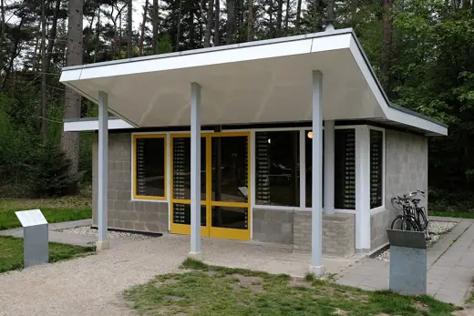 Photo 2: Exterior