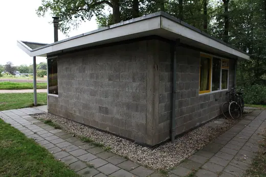 Photo 3: Exterior