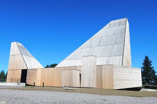 Photo 1: Exterior