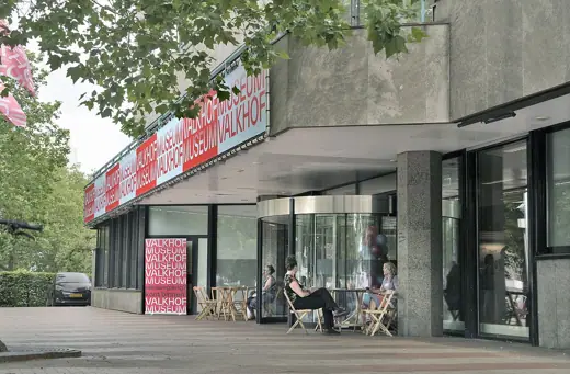 Photo 2: Exterior