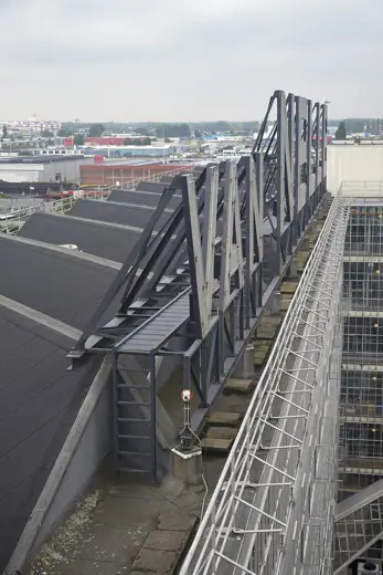 Photo 4: Exterior · De letters "Van Nelle" op de fabriek