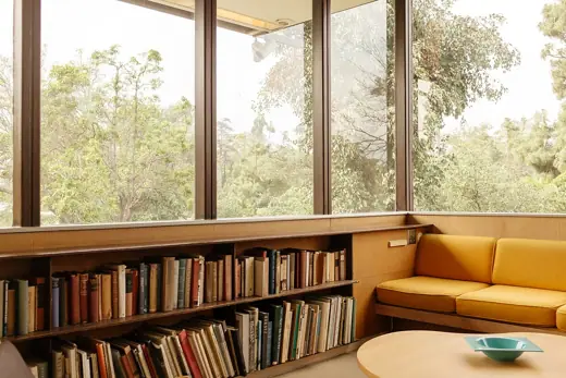Photo 4: Exterior · Neutra VDL