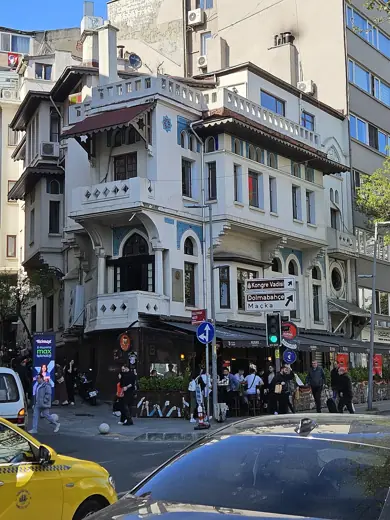 Photo 3: Exterior