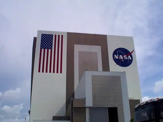 Photo 2: Exterior