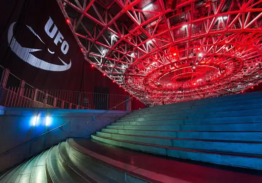 Photo 7: Elevation · So sieht das UFO im Velodrom aus