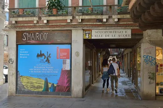 Photo 2: Exterior · "Sotoportego e calle de le Acque" during the Venice Biennale in Venice 